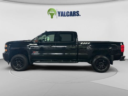 Used 2019 Chevrolet Silverado 2500 LT w/ Midnight Edition AWD/4WD image 2