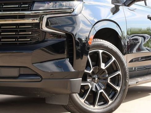 Used 2021 Chevrolet Suburban RST w/ Luxury Package image 7