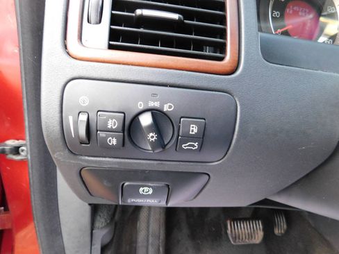 Used 2011 Volvo XC70 3.2 image 31