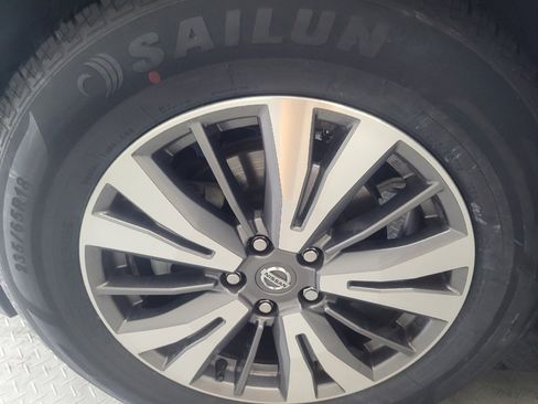 Used 2020 Nissan Pathfinder S AWD/4WD image 31