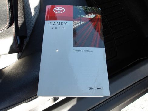 Used 2019 Toyota Camry XLE w/ Navigation Package FWD image 25
