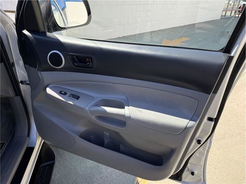Used 2006 Toyota Tacoma PreRunner RWD image 17