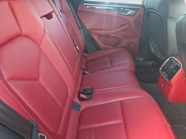 Used 2022 Porsche Macan AWD/4WD image 17
