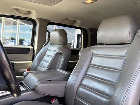Used 2004 HUMMER H2 w/ Preferred Equipment Group AWD/4WD image 28