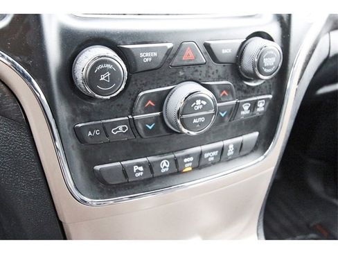 Used 2017 Jeep Grand Cherokee Laredo w/ Quick Order Package 2BE image 24