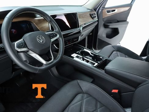 Used 2025 Volkswagen Atlas SE w/ Panoramic Sunroof Package FWD image 59