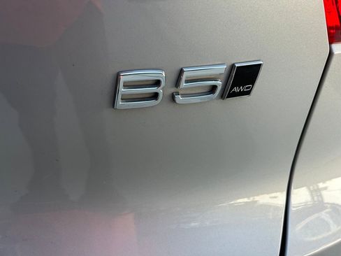 Certified 2025 Volvo XC40 B5 Plus image 12