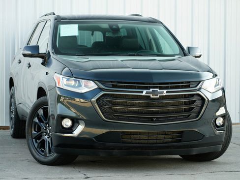 Used 2020 Chevrolet Traverse RS image 2