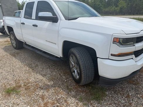Used 2018 Chevrolet Silverado 1500 Custom w/ Custom Value Package image 2