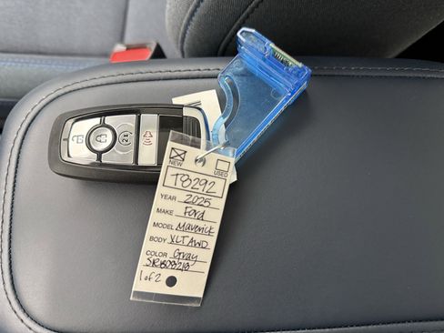 New 2025 Ford Maverick XLT w/ XLT Luxury Package image 31