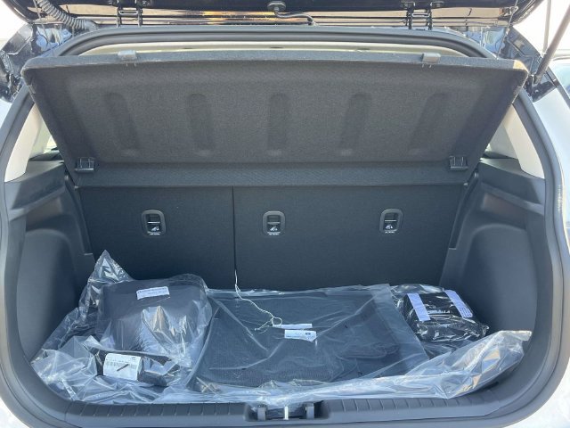 Used 2025 Hyundai Venue Limited FWD image 16