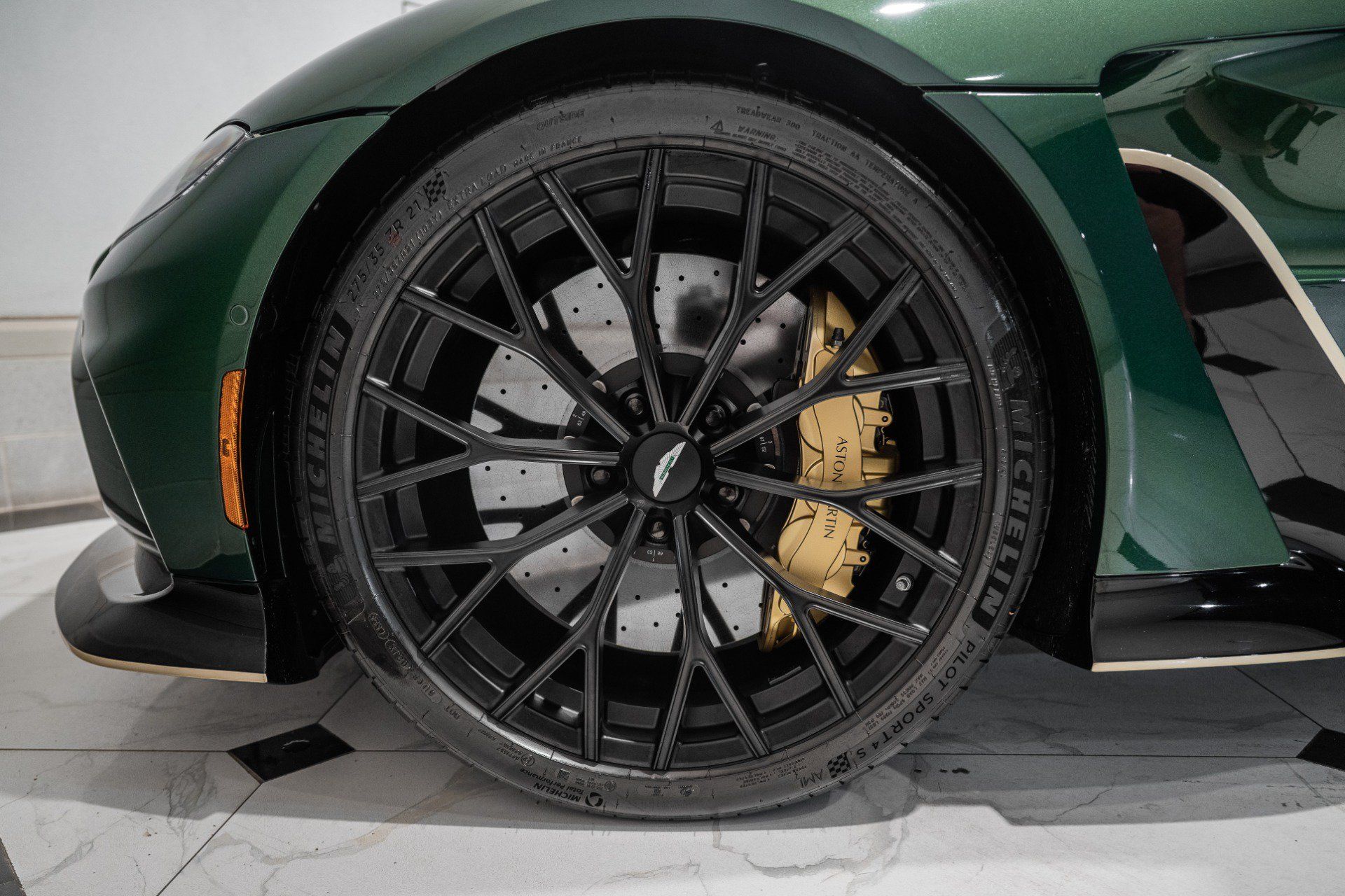 Used 2023 Aston Martin V12 Vantage Roadster RWD image 4
