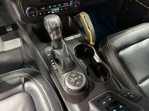 Used 2024 Ford Bronco Badlands image 12