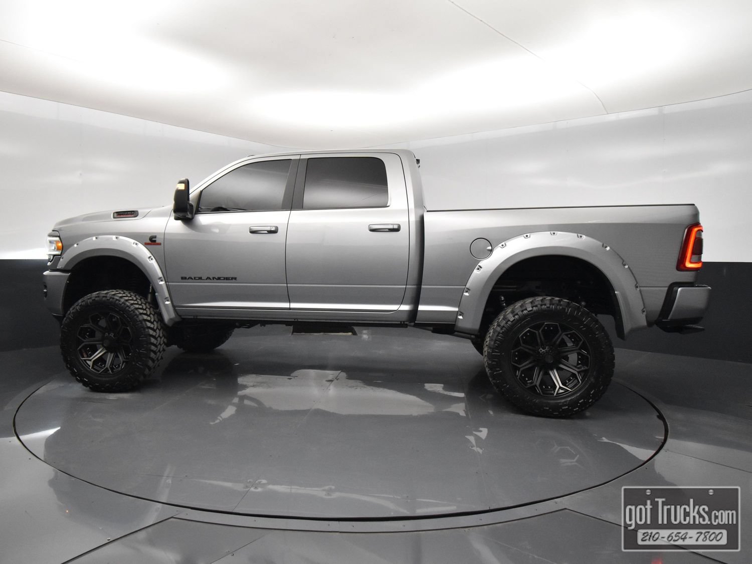 Used 2023 RAM 2500 Big Horn w/ Level 2 Equipment Group AWD/4WD image 3