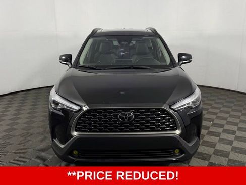 Used 2025 Toyota Corolla Cross XLE w/ Convenience Package image 2