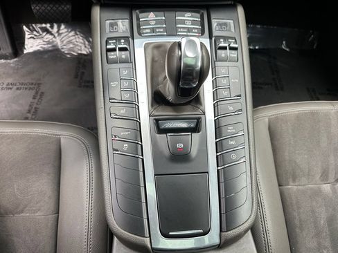 Certified 2018 Porsche Macan AWD/4WD image 30