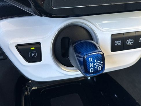 Used 2018 Toyota Prius Prime Premium FWD image 16