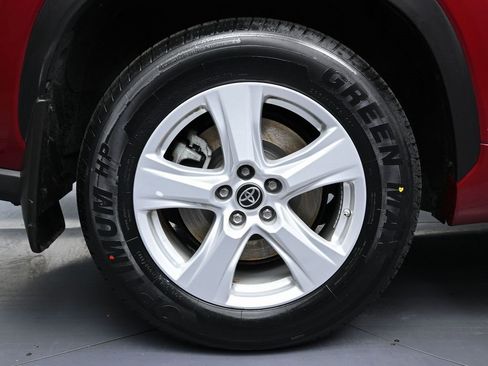 Used 2021 Toyota Highlander LE image 13