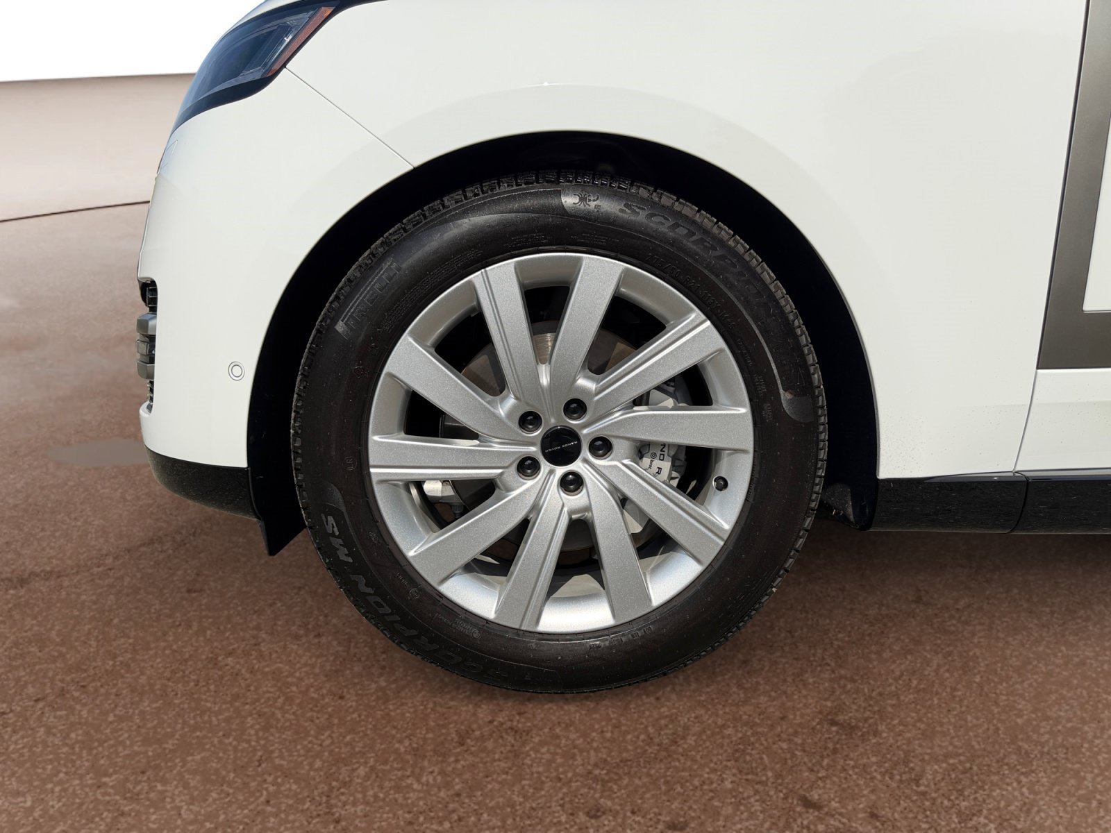 Used 2026 Land Rover Range Rover SE AWD/4WD image 9