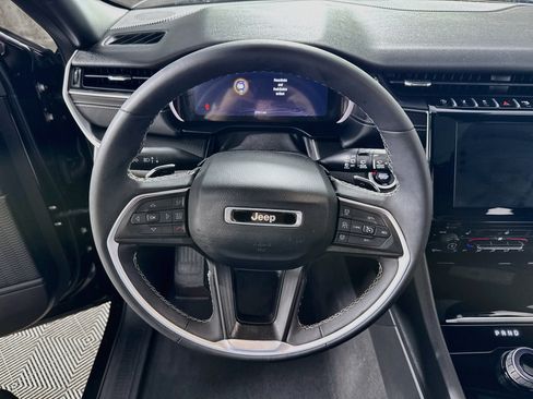 Used 2023 Jeep Grand Cherokee L Laredo AWD/4WD image 15