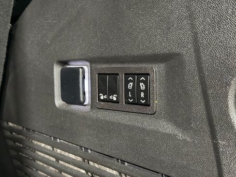 Used 2023 Chevrolet Tahoe Premier AWD/4WD image 40
