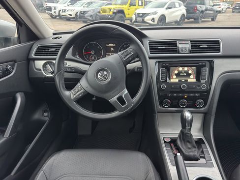 Used 2014 Volkswagen Passat TDI SE image 12