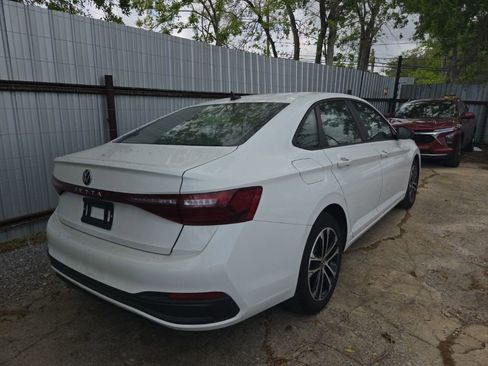 Used 2025 Volkswagen Jetta Sport image 11