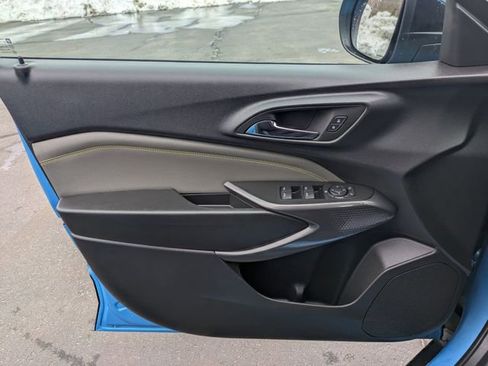 Used 2025 Chevrolet Trax ACTIV w/ Sunroof Package image 11