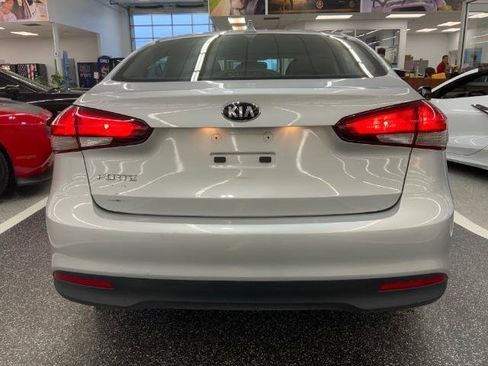 Used 2017 Kia Forte LX FWD image 5