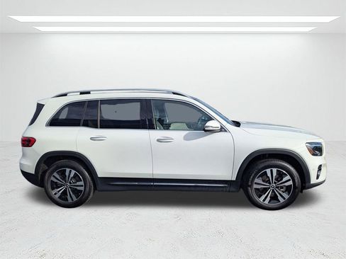 Used 2025 Mercedes-Benz GLB 250 4MATIC image 2