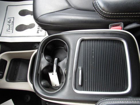 Used 2023 Chrysler Pacifica Touring-L FWD image 24