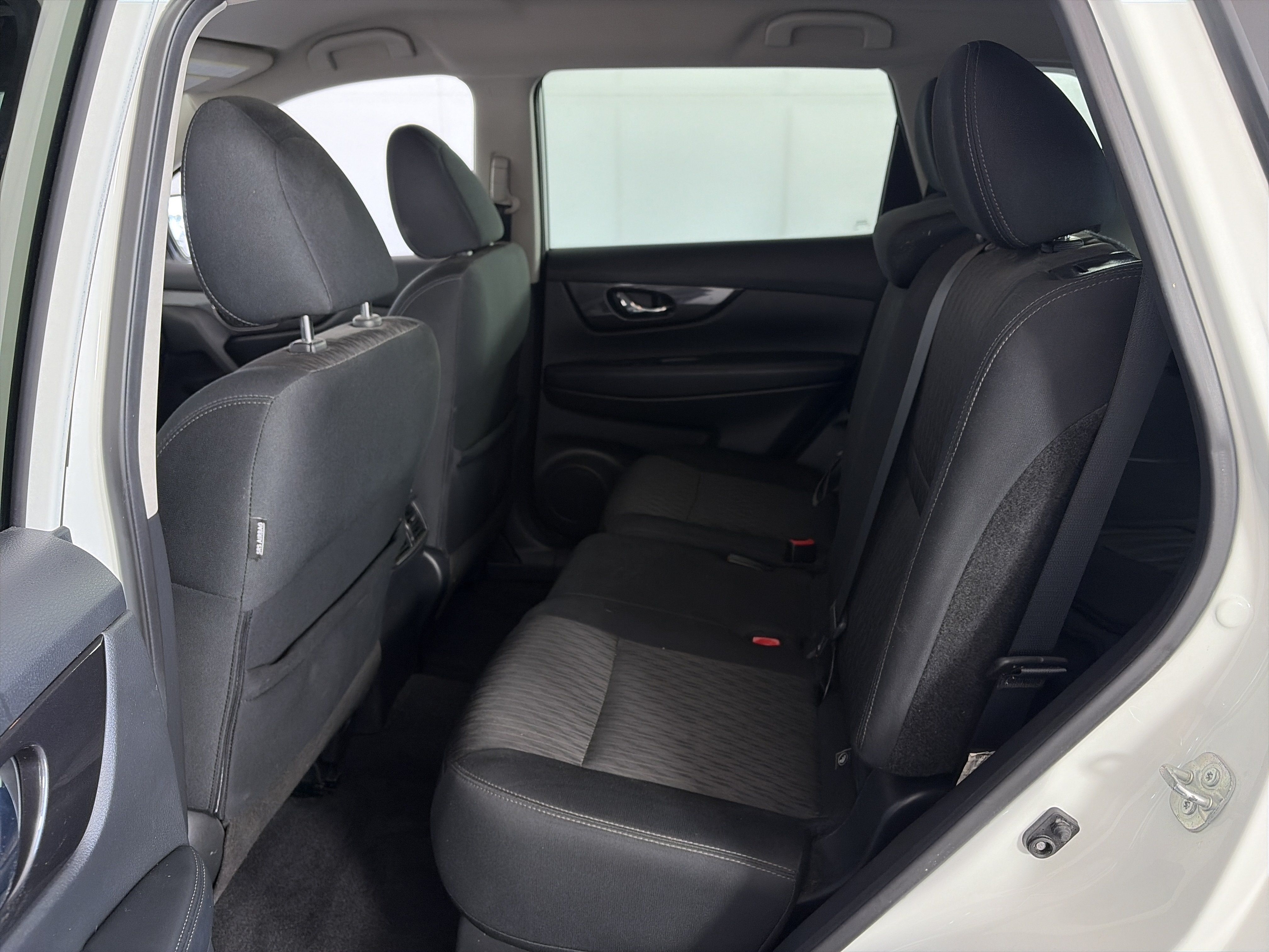 Used 2019 Nissan Rogue SV FWD image 7