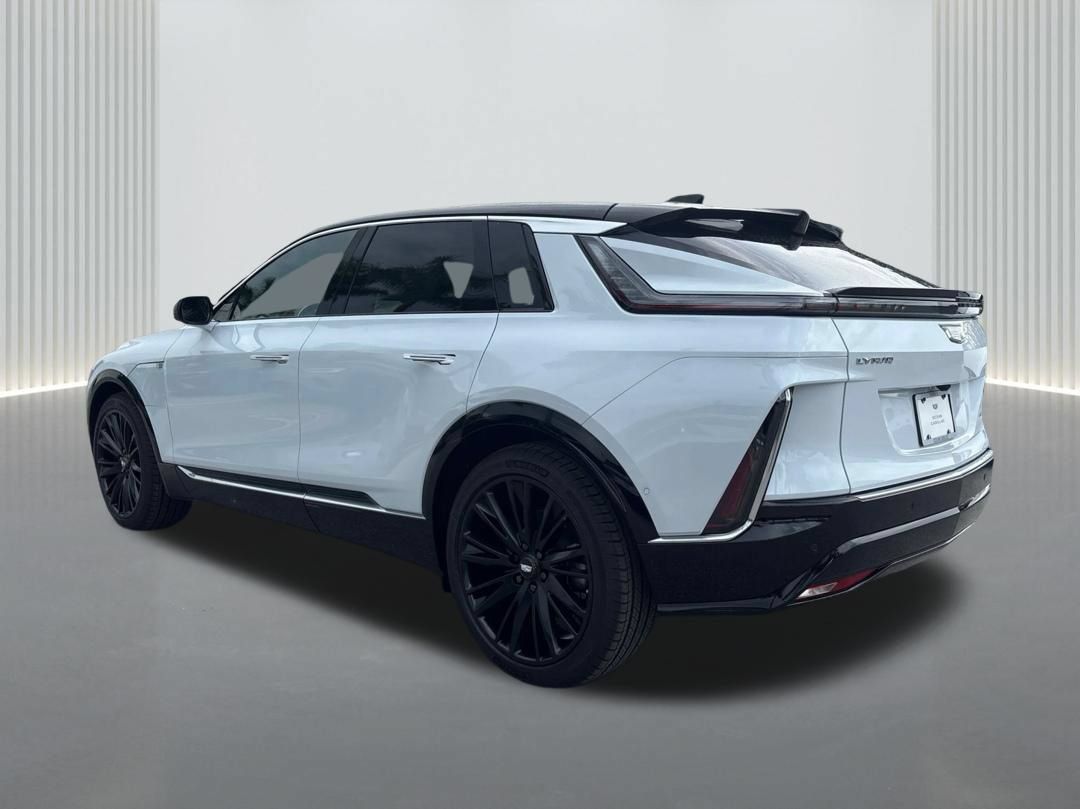 New 2026 Cadillac Lyriq Luxury w/ LPO, Bronce Accent Package RWD image 7