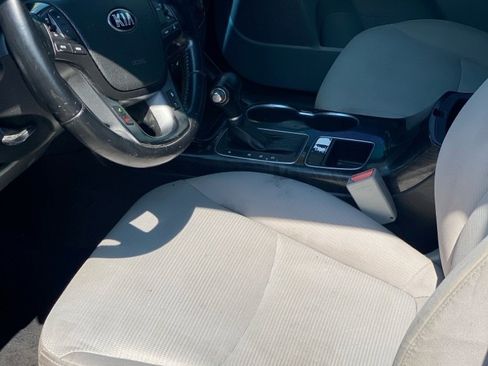 Used 2014 Kia Sorento LX image 6