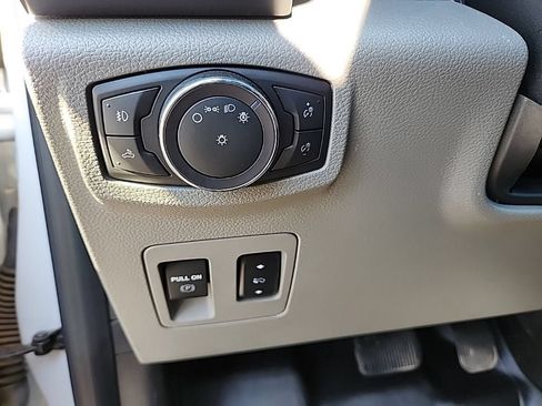 Used 2018 Ford F150 XLT w/ Equipment Group 302A Luxury AWD/4WD image 15