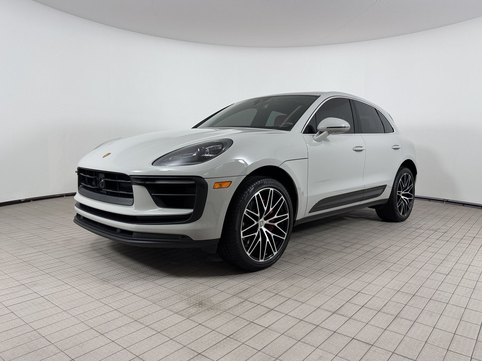 Certified 2023 Porsche Macan S AWD/4WD image 1