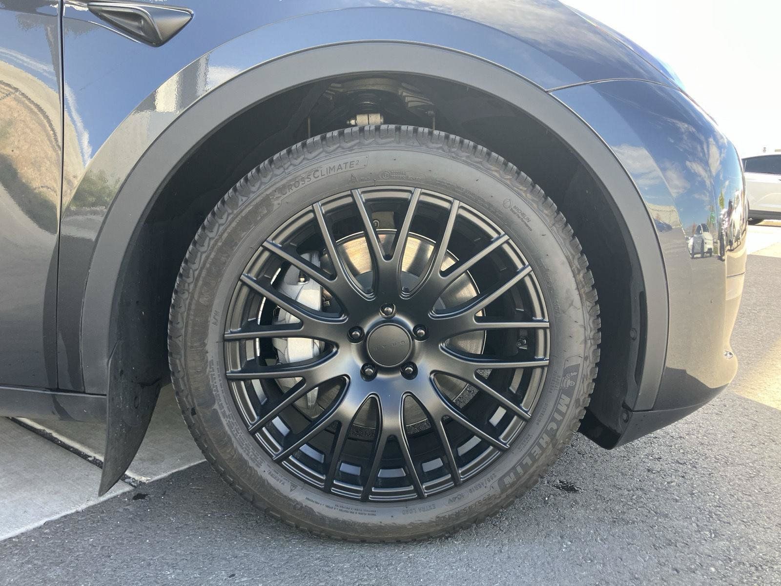 Used 2024 Tesla Model Y Long Range AWD/4WD image 23