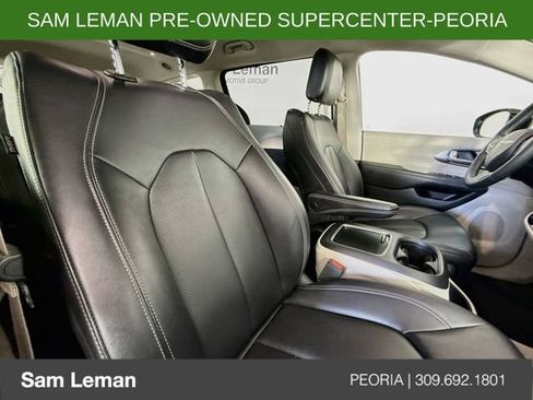 Used 2024 Chrysler Pacifica Touring-L FWD image 27