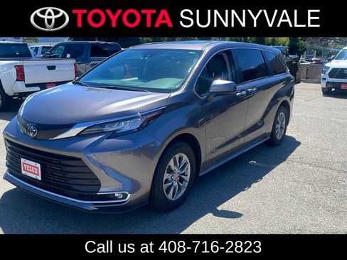 Used 2023 Toyota Sienna XLE FWD image 1