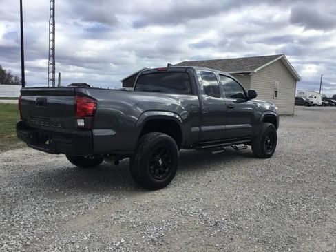 Used 2022 Toyota Tacoma SR image 3