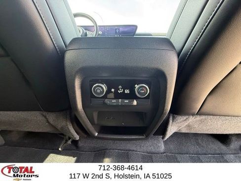Used 2025 Buick Enclave Preferred AWD/4WD image 15