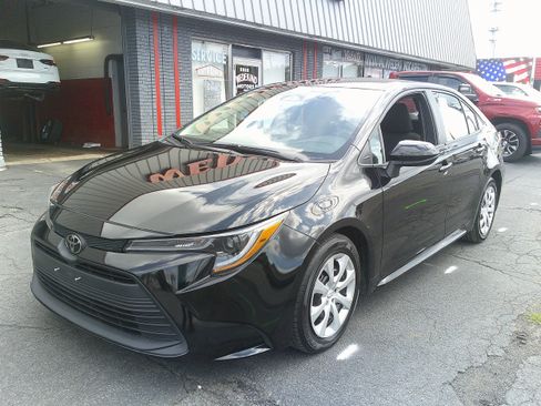 Used 2024 Toyota Corolla LE FWD image 10