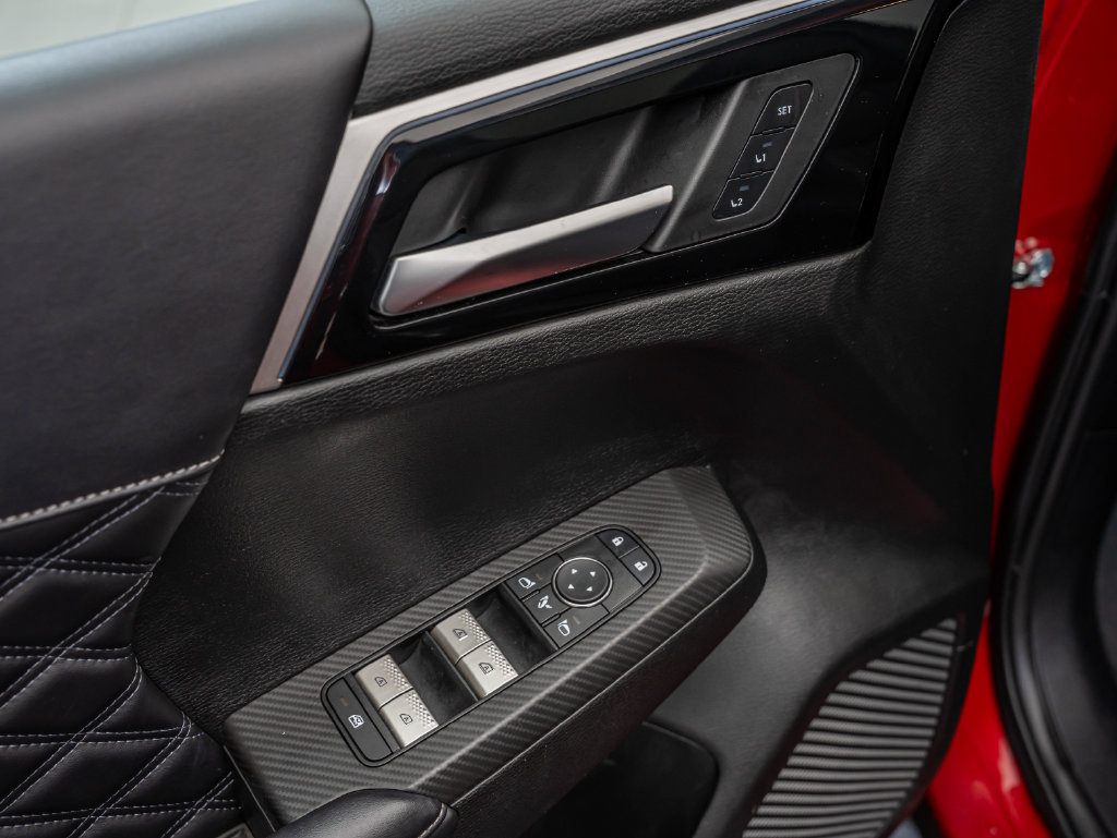Used 2025 Mitsubishi Outlander SEL AWD/4WD image 29
