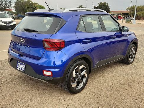 Used 2025 Hyundai Venue Limited FWD image 4