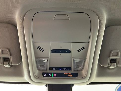 Used 2023 GMC Terrain SLT w/ Tech Package FWD image 21