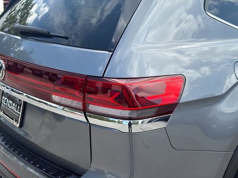 Used 2024 Volkswagen Atlas SE w/ Panoramic Sunroof Package FWD image 25