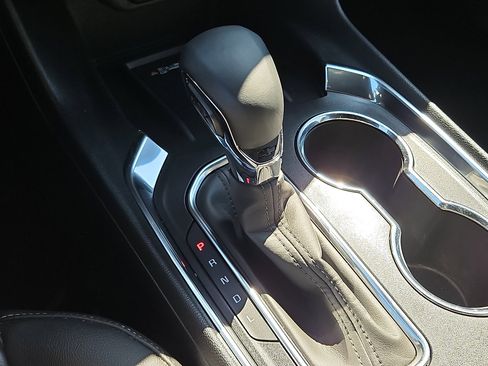 Used 2023 Chevrolet Traverse LT image 14