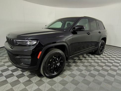 New 2025 Jeep Grand Cherokee Altitude image 6