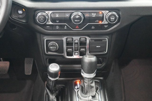 Used 2025 Jeep Gladiator Sport AWD/4WD image 22