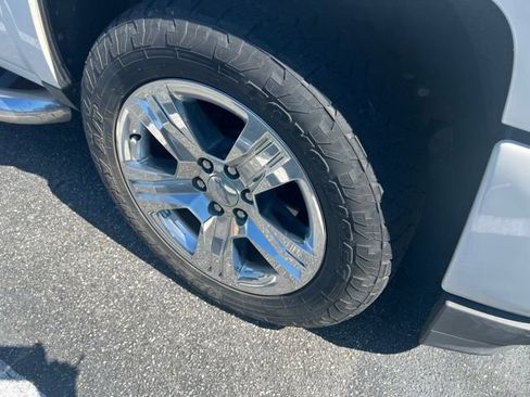Used 2018 Chevrolet Silverado 1500 Custom w/ Custom Value Package RWD image 4